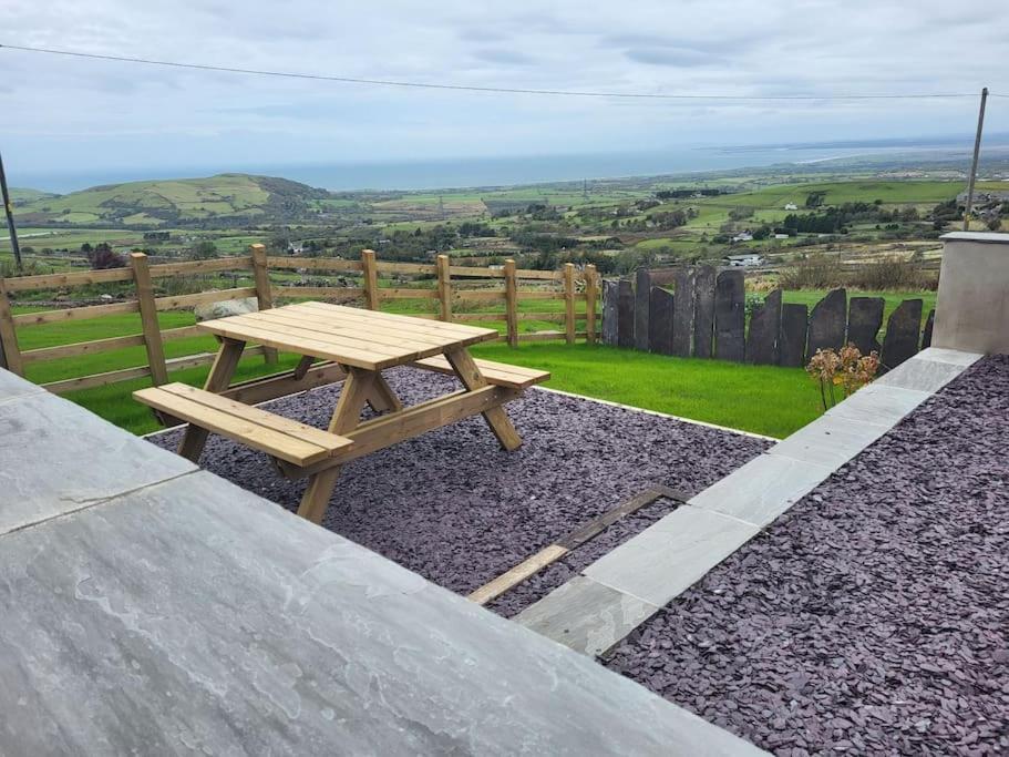 Villa Amazing Coastal & Sunset Views In Eryri Llanllyfni Exterior foto